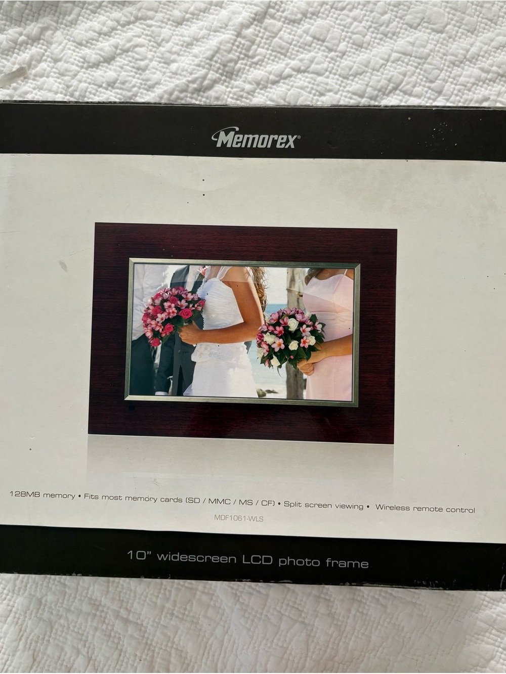 NIB Memorex 10" Widescreen LCD Photo Frame in Dark Wood.
